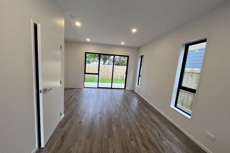 Photo of property in 10/241 Don Buck Road, Massey, Auckland, 0614