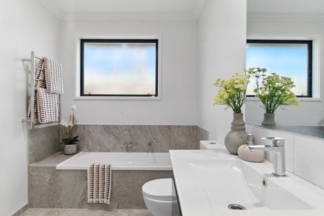 Photo of property in 35 Ballintoy Park Drive, Welcome Bay, Tauranga, 3175