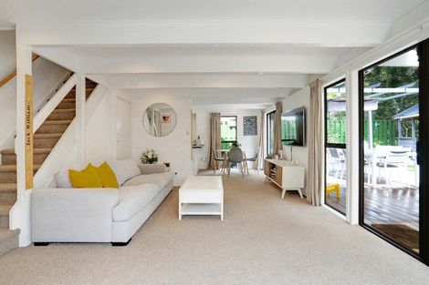 Photo of property in 2/5 Eugen Place, Bayview, Auckland, 0629