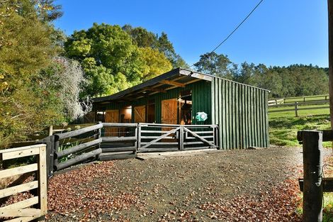 Photo of property in 1156 Peak Road, Helensville, 0875