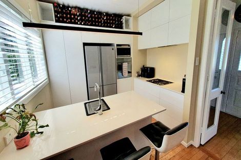 Photo of property in 19 Savoy Road, Glen Eden, Auckland, 0602