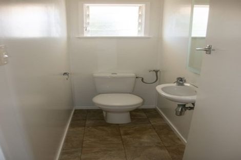 Photo of property in 22 Old Lake Road, Narrow Neck, Auckland, 0624