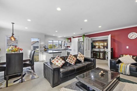 Photo of property in 20 Ronald Scott Grove, Riverstone Terraces, Upper Hutt, 5018