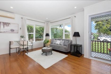 Photo of property in 1/35 Shakespeare Road, Milford, Auckland, 0620