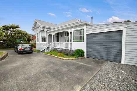 Photo of property in 20 Sulphur Beach Road, Northcote Point, Auckland, 0627