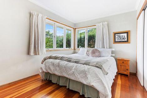 Photo of property in 43 Neil Avenue, Te Atatu Peninsula, Auckland, 0610