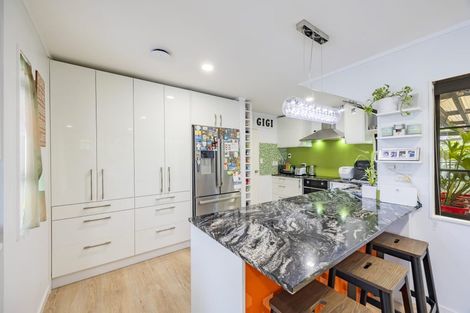 Photo of property in 21 Tyrico Close, Unsworth Heights, Auckland, 0632