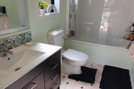 Photo of property in 32 Severn Street, Island Bay, Wellington, 6023