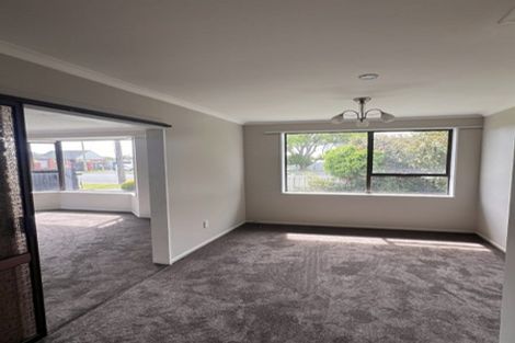 Photo of property in 1/135 Sawyers Arms Road, Northcote, Christchurch, 8052