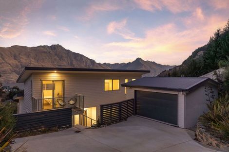 Photo of property in 40 Lochy Road, Fernhill, Queenstown, 9300