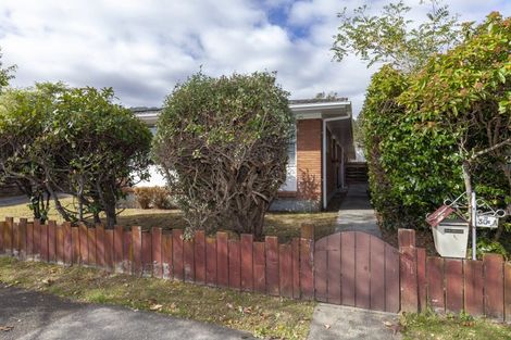 Photo of property in 30a Rewarewa Crescent, Waikanae, 5036