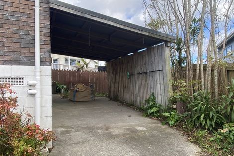 Photo of property in 2/138 Sunset Road, Unsworth Heights, Auckland, 0632