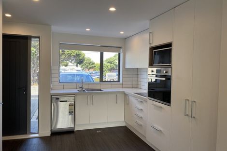 Photo of property in 2u3 Stone Street, Miramar, Wellington, 6022