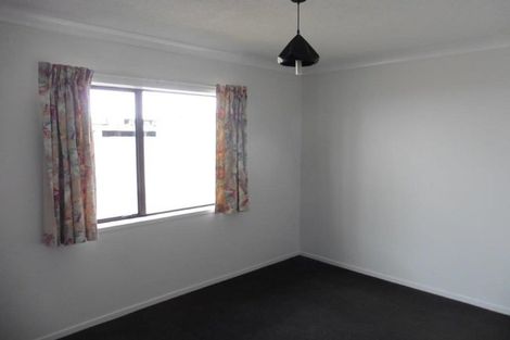 Photo of property in 37 Kirrie Avenue, Te Atatu South, Auckland, 0610