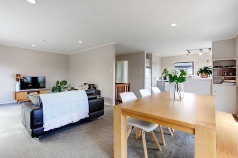 Photo of property in 1/573 Beach Road, Murrays Bay, Auckland, 0630