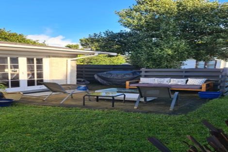 Photo of property in 3/220 East Coast Road, Forrest Hill, Auckland, 0620
