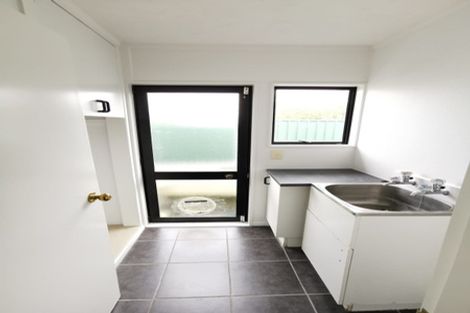 Photo of property in 87 Hillcrest Drive, Kelvin Grove, Palmerston North, 4414