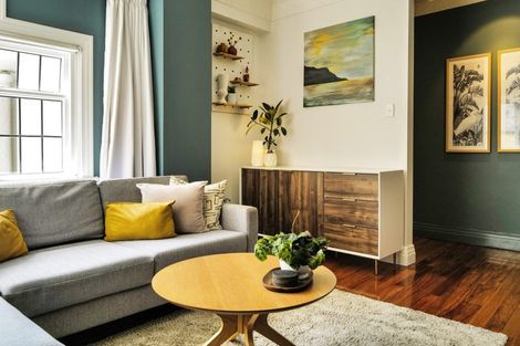 Photo of property in Sunhaven Flats, 262 Oriental Parade, Oriental Bay, Wellington, 6011