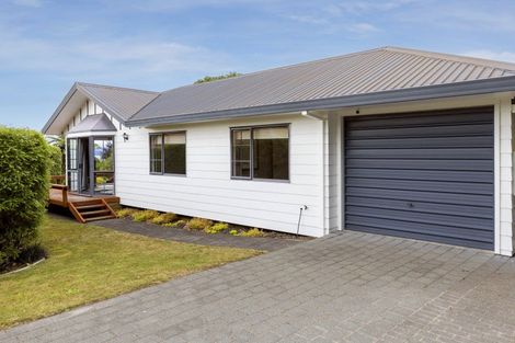 Photo of property in 19 Brunette Drive, Acacia Bay, Taupo, 3330