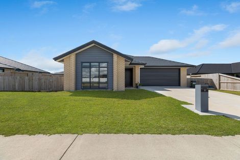 Photo of property in 9 Te Piriti Road, One Tree Point, 0118