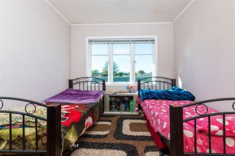 Photo of property in 7 Beaufield Lane, Te Atatu Peninsula, Auckland, 0610