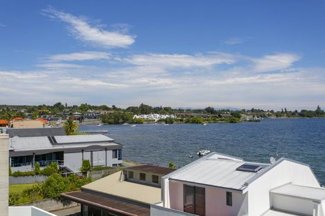 Photo of property in 225 Lake Terrace, Waipahihi, Taupo, 3330