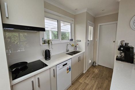 Photo of property in 28 Alwyn Place, Newlands, Wellington, 6037