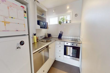 Photo of property in 12/4f Claremont Grove, Mount Victoria, Wellington, 6011