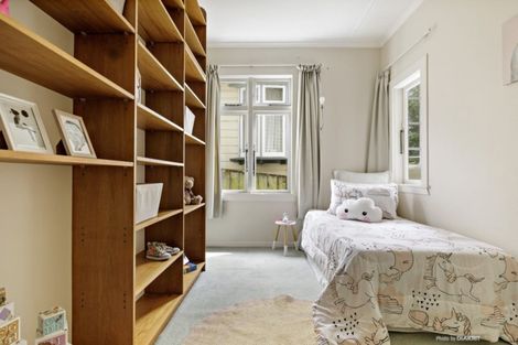 Photo of property in 11 Norfolk Street, Northland, Wellington, 6012