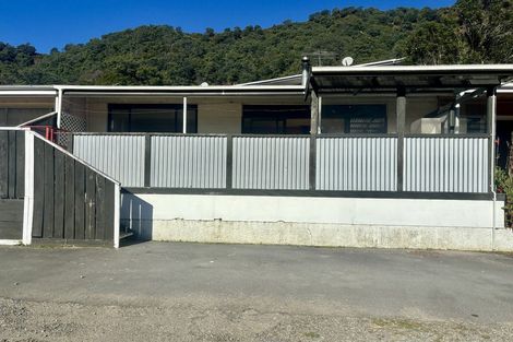 Photo of property in 2/1 Angle Street, Picton, 7220