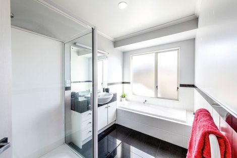 Photo of property in 6 John Brooke Crescent, East Tamaki Heights, Auckland, 2016