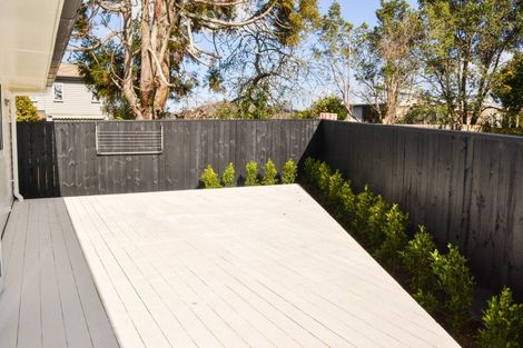 Photo of property in 40e Kervil Avenue, Te Atatu Peninsula, Auckland, 0610