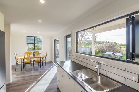 Photo of property in 28 Kaka Road, Raumati Beach, Paraparaumu, 5032