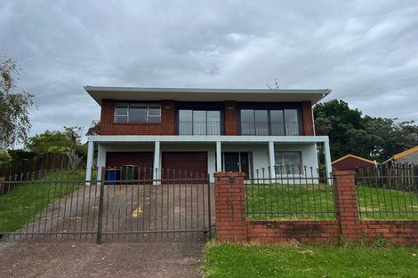 Photo of property in 12 Flagstaff Place, Massey, Auckland, 0614