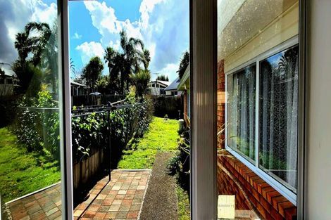 Photo of property in 11 Gloria Avenue, Te Atatu Peninsula, Auckland, 0610