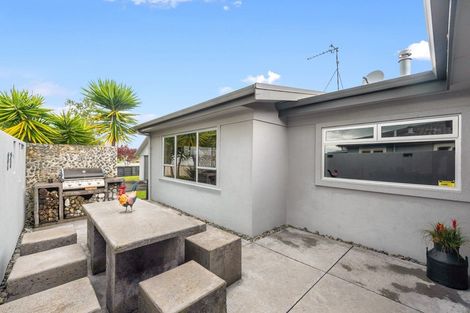Photo of property in 21 Sandwich Road, St Andrews, Hamilton, 3200