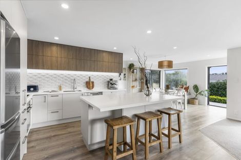 Photo of property in 22 Church Street, Northcote Point, Auckland, 0627