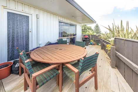 Photo of property in 9 Carson Street, Castlecliff, Whanganui, 4501