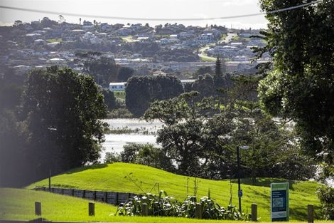 Photo of property in 43 Pohutukawa Avenue, Red Beach, 0932