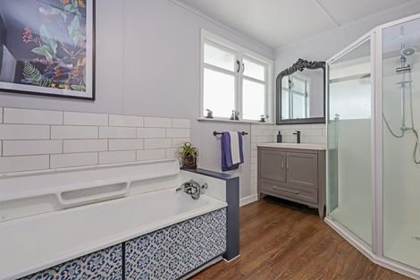 Photo of property in 902 Grove Road, Mayfair, Hastings, 4122