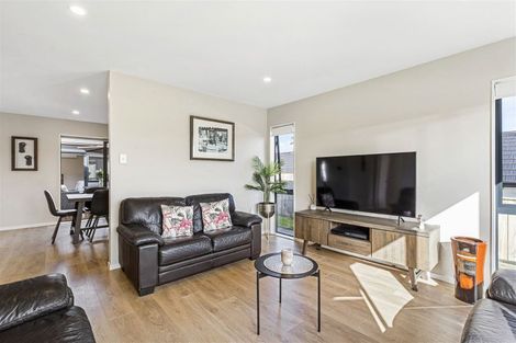 Photo of property in 39 Symes Drive, Red Beach, 0932