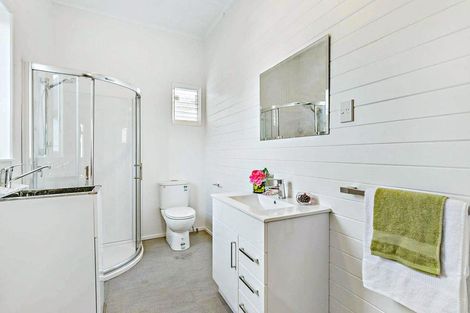 Photo of property in 118a Hutchinson Avenue, New Lynn, Auckland, 0600