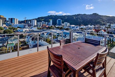 Photo of property in Endeavour Apartments, 125u3 Thorndon Quay, Pipitea, Wellington, 6011