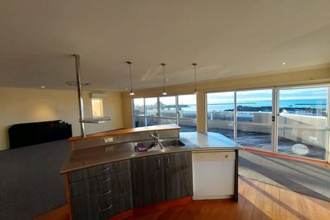 Photo of property in 25 Bayly Road, Moturoa, New Plymouth, 4310