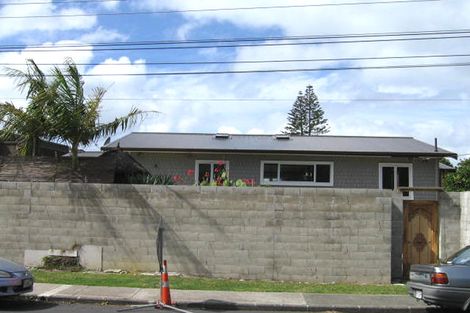 Photo of property in 1/301 Beach Road, Campbells Bay, Auckland, 0630