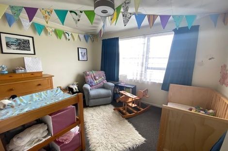 Photo of property in 1 Latham Stubbs Crescent, Waipawa, 4210