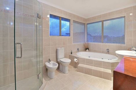 Photo of property in 28 English Oak Drive, Schnapper Rock, Auckland, 0632