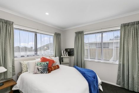 Photo of property in 9b Epic Way, Newlands, Wellington, 6037