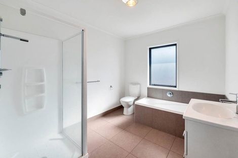 Photo of property in 86 Farquhar Road, Glendene, Auckland, 0602