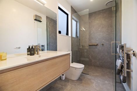 Photo of property in 4 Shallow Close, Jacks Point, 9371